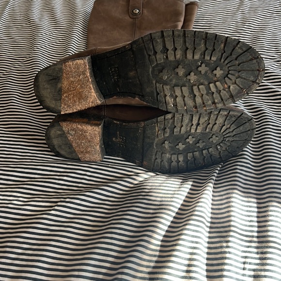 Woman’s 8.5 Ladies Frye Melissa Button lug boots - Picture 6 of 7